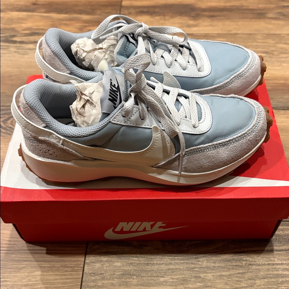 Nike Waffle Debut Women’s size 6 NEW IN BOX!